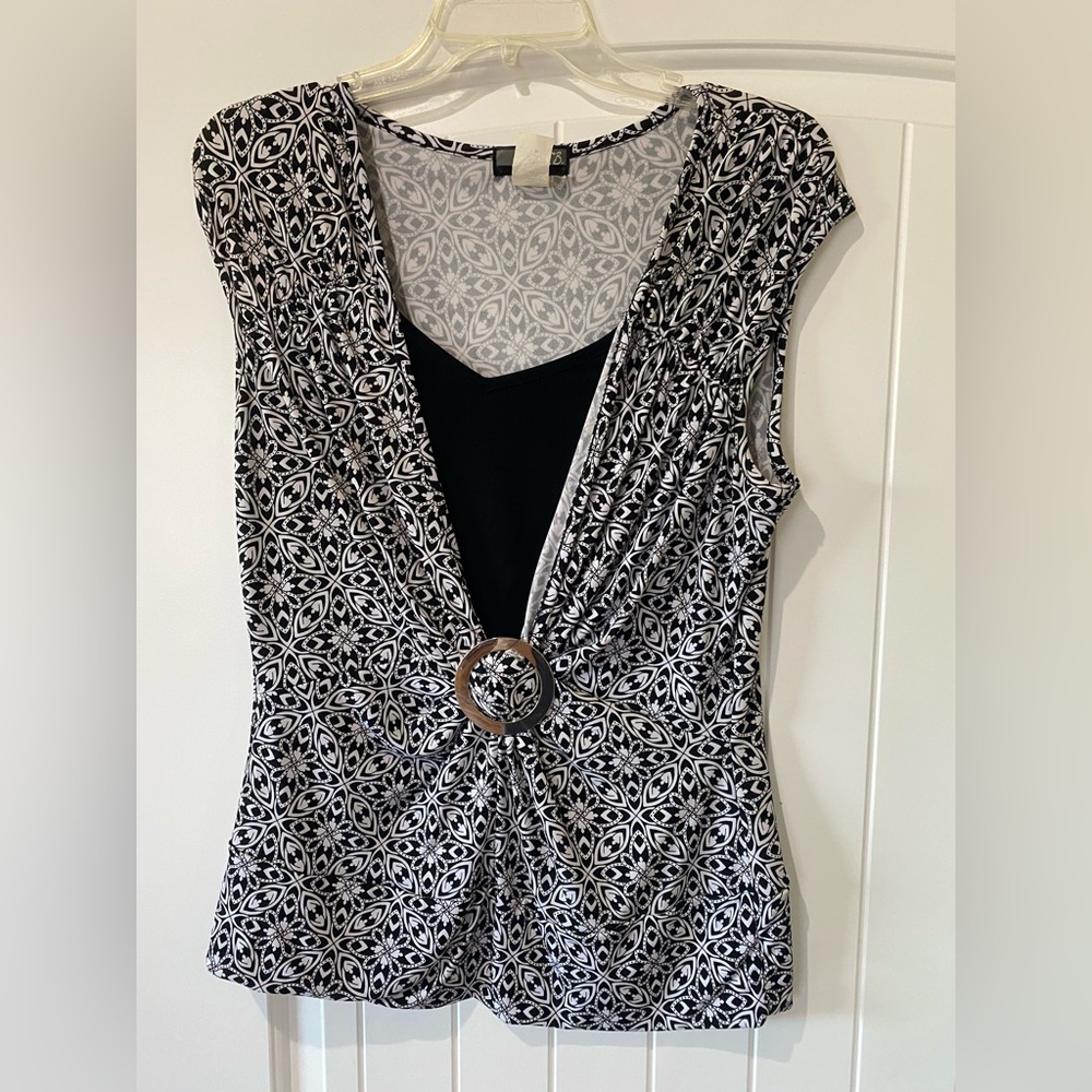 Chic Black and White Patterned Women's Blouse